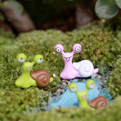 Mini csiga figura aranyos, valósághű forma a kertben
