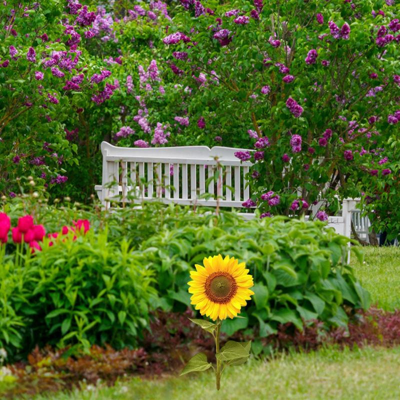 Saulespuķu pagalma staba dekors Dārza saulespuķu dekors Saulespuķu dārza iekšpagalms Zālāja pagalma staba āra dārza dekors dārzam