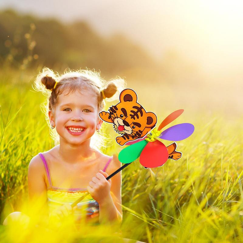 Aia tihvtid Loomade keerised Tuulevurr Tuuleveski Mänguasjad Aianduskunst Kapriissed dekoratiivpanused aiaõue siseõuele