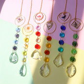 Kristály szélcsengő prizmás napfogó, fém függő ablak medál, szivárvány fényfogó, színes gyöngyök kerti dekorációval