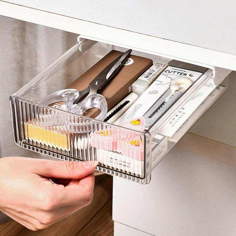 Po stalo stalčiais Permatomos raštinės reikmenų laikymo dėžutės, skirtos namų biurui, mokyklos stalui laikyti ir sutaupyti