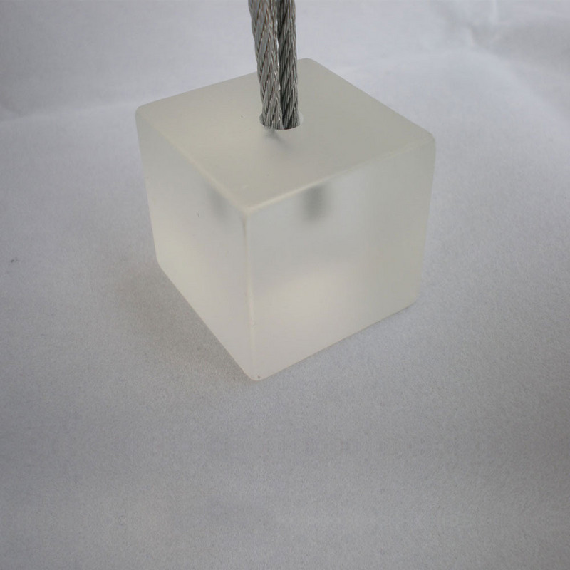 1 vnt. mažas kubas, 3 spaustukai metalinių kortelių užrašų laikiklis Atmintinių spaustukai Iškarpų albumo nuotraukų gnybtai Stovas Pranešimų kortelių laikiklis Biuro stalo organizatorius