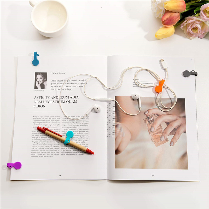 1 gab. Magnētiskā kabeļa saspraudes Magnētiskā kabeļa organizētāji Sagriežamās saites Austiņas Auklas Auklas Uztinējs USB kabeļa pārvaldnieks Grāmatzīmju klipsi 3 krāsu