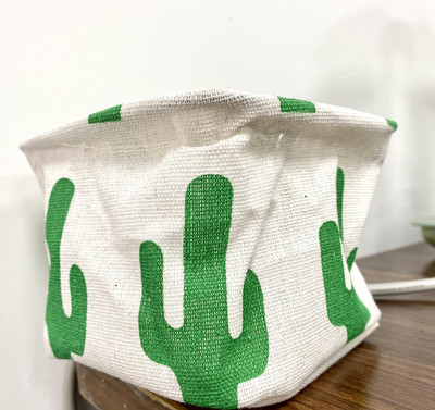 Stalinio kompiuterio laikymo dėžutė Sulankstoma miegamojo laikymo stalas Raštinės reikmenų laikymo krepšelis neužima vietos Tvarkyklės laikymo krepšelis