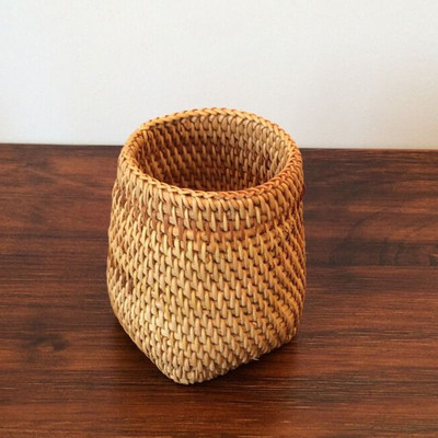 Ar rokām darināta rotangpalmas uzglabāšanas kaste, grozi organizatora rokasgrāmata, rotangpalmas irbulīši Karote vakariņu nazis dakšiņas galda piederumu turētāja uzglabāšanas kaste