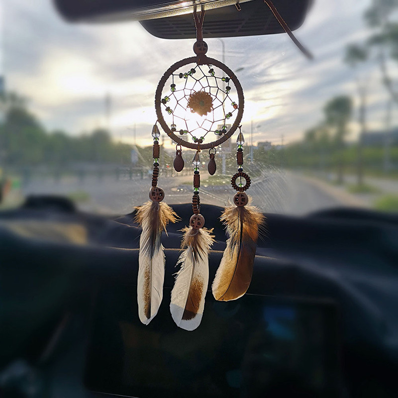 Mini Dream Catcher automobilio pakabukas vėjo varpelių plunksnų dekoras Rankų darbo svajonių gaudyklės dovanos namų dekoravimui ir pakabinamoms puošmenoms