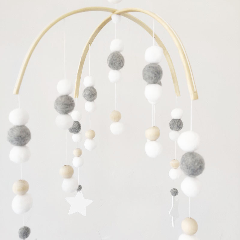 Ins Ziemeļvalstu vēja zvans Plīša bumba koka krelles Mazuļa bērni Guļamistabas istabas dekors Roku darbs pie sienas rotājumi Foto rekvizīti Vēja zvans