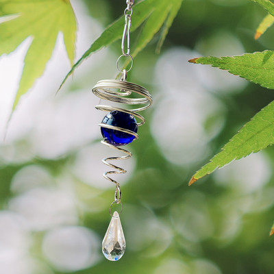 Nerūsējošā tērauda metāla spirāle, rotējoša kristāla bumba, vēja zvani, eņģeļa asaras, kristāla prizma, saules ķērējs, piekarināms automašīnas piekarināmais mājas dekors