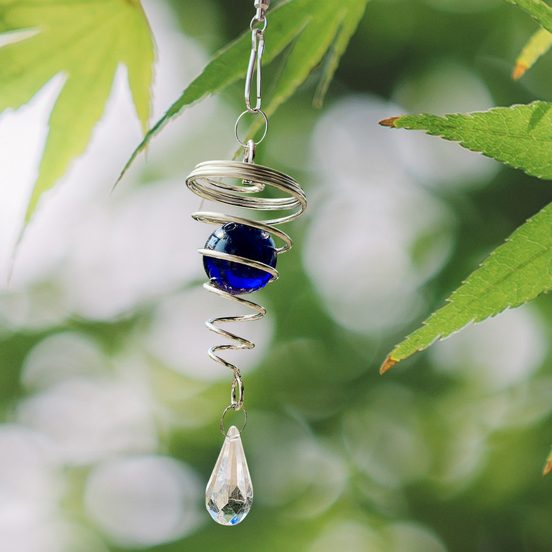 Nerūsējošā tērauda metāla spirāle, rotējoša kristāla bumba, vēja zvani, eņģeļa asaras, kristāla prizma, saules ķērējs, piekarināms automašīnas piekarināmais mājas dekors