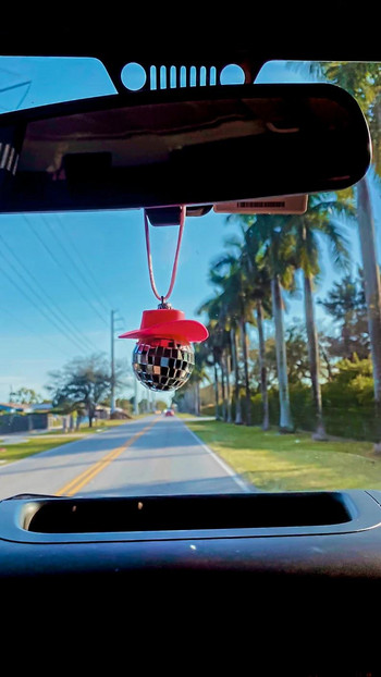Розова Cowgirl CowBoy Hat Car Charm Огледало за обратно виждане Висяща диско топка Bling Ключодържател Уестърн Аксесоари Чанта Декор Преобразяване на кола