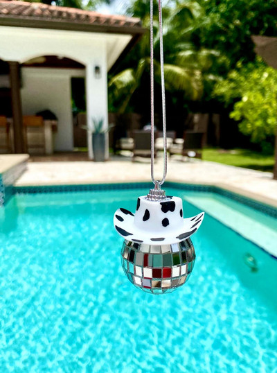 Pink Cowgirl CowBoy Hat Car Charm Galinio vaizdo veidrodėlis Kabantis Disco Ball Bling Raktų pakabukas Vakarų Priedai Krepšys Dekoras Automobilio perdarymas