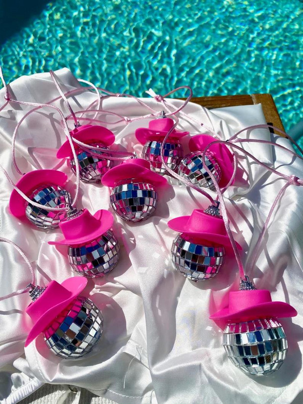 Pink Cowgirl CowBoy Hat Car Charm Galinio vaizdo veidrodėlis Kabantis Disco Ball Bling Raktų pakabukas Vakarų Priedai Krepšys Dekoras Automobilio perdarymas