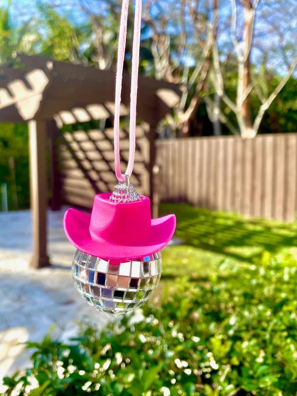 Pink Cowgirl CowBoy Hat Car Charm Galinio vaizdo veidrodėlis Kabantis Disco Ball Bling Raktų pakabukas Vakarų Priedai Krepšys Dekoras Automobilio perdarymas