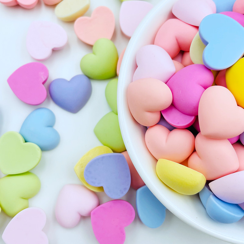 20 vnt Mielų animacinių filmukų mini širdelės formos plokščios nugaros dervos kabošonai, iškarpų knyga „pasidaryk pats“ papuošalai amatų dekoravimo priedai D89