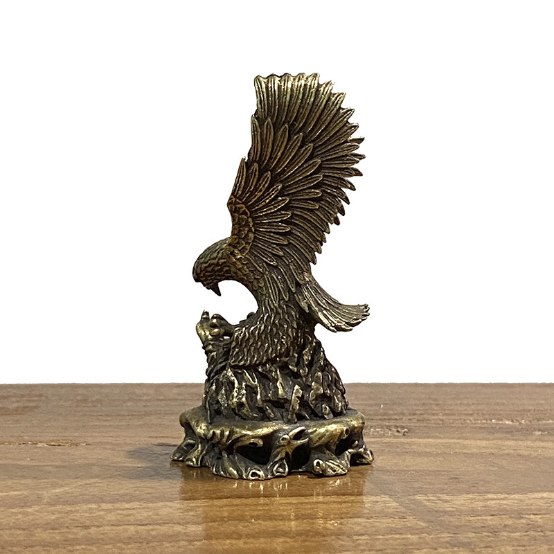 Antikvāri cieta vara rotājumi Bronzas lidojošais ērglis statuja Misiņa miniatūras figūriņas Mājas dekori Biroja galda dekori Tēja Mājdzīvnieki