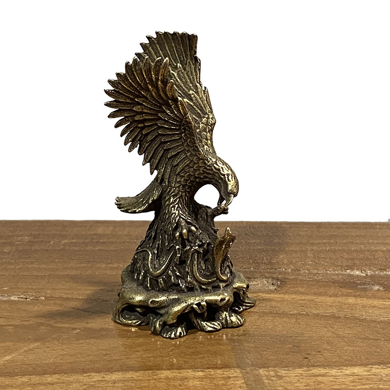 Antikvāri cieta vara rotājumi Bronzas lidojošais ērglis statuja Misiņa miniatūras figūriņas Mājas dekori Biroja galda dekori Tēja Mājdzīvnieki