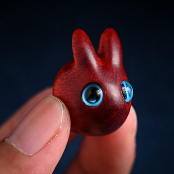 Миниатюрни фигурки Kawaii Rabbit Резба от червено сандалово дърво Скулптура Занаяти Орнаменти за бюро Фея Градина Стая Декор Подарък за рожден ден
