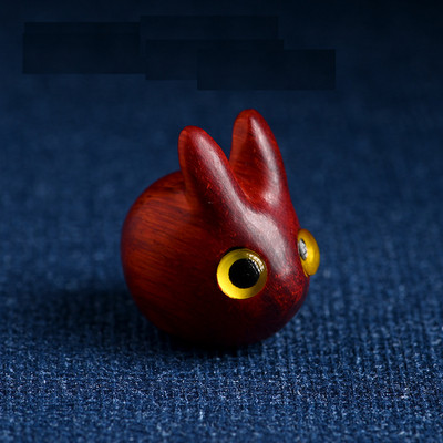 Kawaii triušio miniatiūrinės figūrėlės Raudonos sandalmedžio raižybos skulptūros amatų stalo papuošalai Pasakų sodo kambario dekoras Gimtadienio dovana