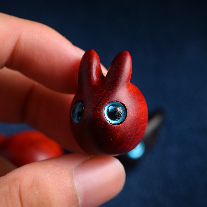 Kawaii triušio miniatiūrinės figūrėlės Raudonos sandalmedžio raižybos skulptūros amatų stalo papuošalai Pasakų sodo kambario dekoras Gimtadienio dovana