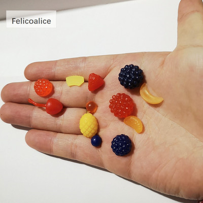 20 gab 3D simulācijas augļu viltus ķiršu/melleņu/zemeņu sveķu miniatūras mākslas Cabochon DIY Dekoratīvās amatniecības scrapbooking