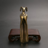 Jaunākā tējas karote, lāpsta misiņa vara kazas galva, kafija melnā tējas karote, pulveris, tējkarote, tējkarote, tējas ceremonija, figūriņas, miniatūras