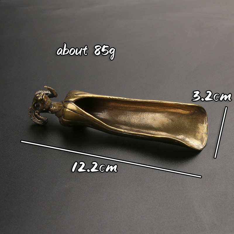 Jaunākā tējas karote, lāpsta misiņa vara kazas galva, kafija melnā tējas karote, pulveris, tējkarote, tējkarote, tējas ceremonija, figūriņas, miniatūras