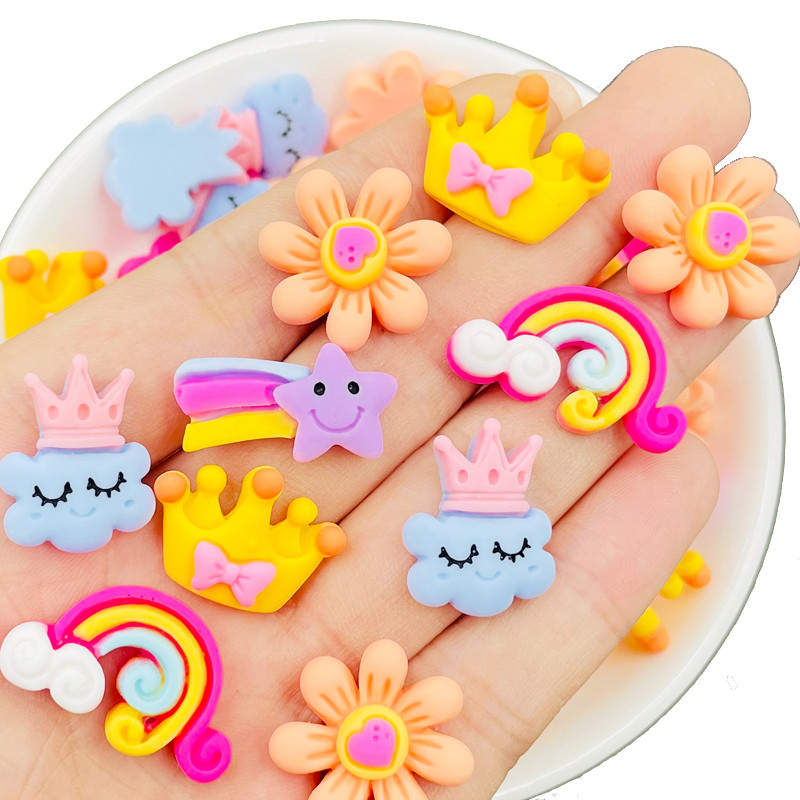 20 vnt. Naujas mielas mini animacinis filmas karūna vaivorykštės debesis, plokščia nugara Derva, iškarpų knyga „pasidaryk pats“ papuošalai, ausiniai, amatų dekoravimo priedai