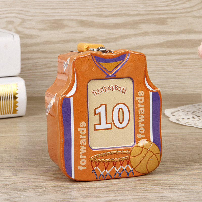 Kis pénzes doboz fém érmetároló doboz Kreatív mini rajzfilm kosárlabda mez malacpersely lakattal Születésnapi ajándékok gyerekeknek