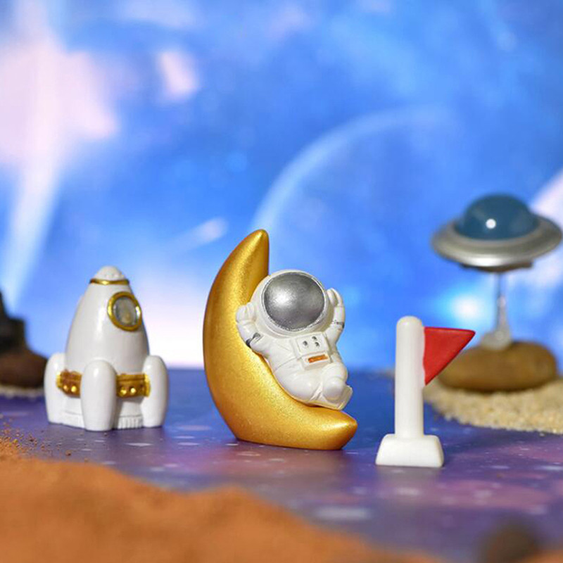 Gyanta Űrhajós díszek Modern otthoni könyvespolc asztali dekoráció Űrhajós szobor szobor modell Kreatív születésnapi ajándék