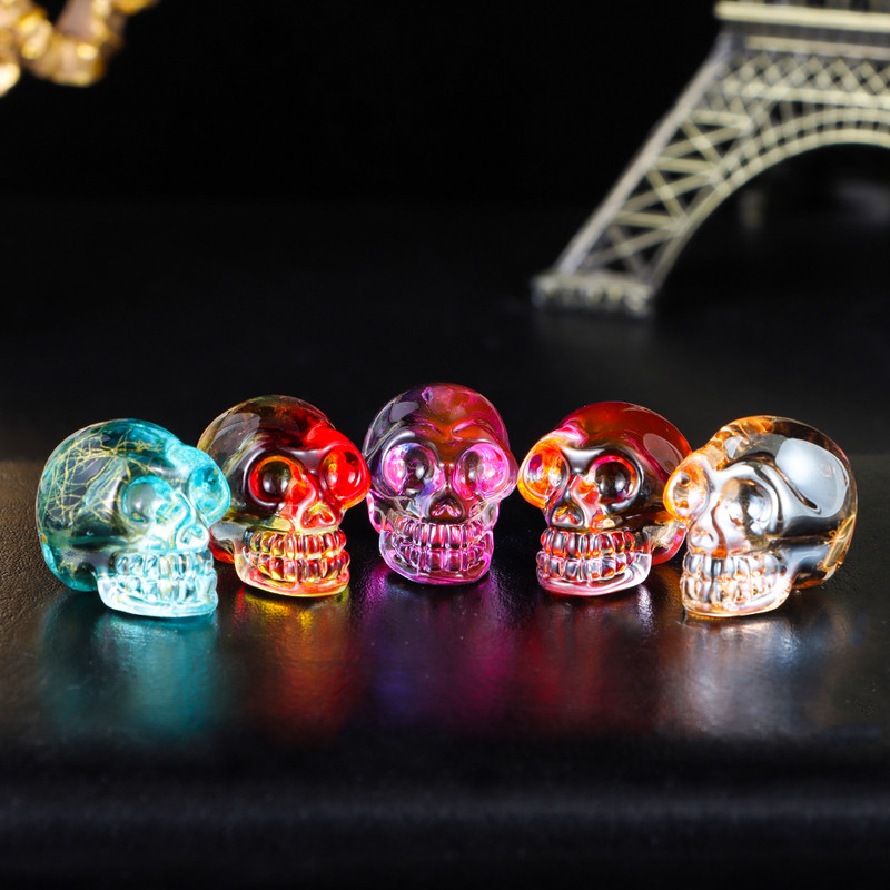 1Gb Mini grebti kristāla galvaskausa statujas kvarca skulptūras galvaskauss ar rokām grebts skelets figūriņas galvas kaulu dziedinošs akmens ornaments