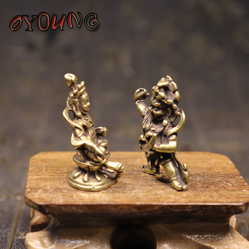 Réz Nepál Mahakala Buddha Miniatűrök Figurák Díszek Otthoni Dekorációk Kiegészítők Retro sárgaréz Buddha szobor Íróasztal dekoráció