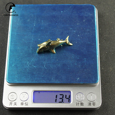 Misiņa kulons automašīnas atslēgu piekariņš haizivs dzīvnieku figūriņas Roku darbs vintage atslēgu piekariņš piekarināms rotaslietas vīriešiem sievietēm atslēgu piekariņš bērniem dāvanas