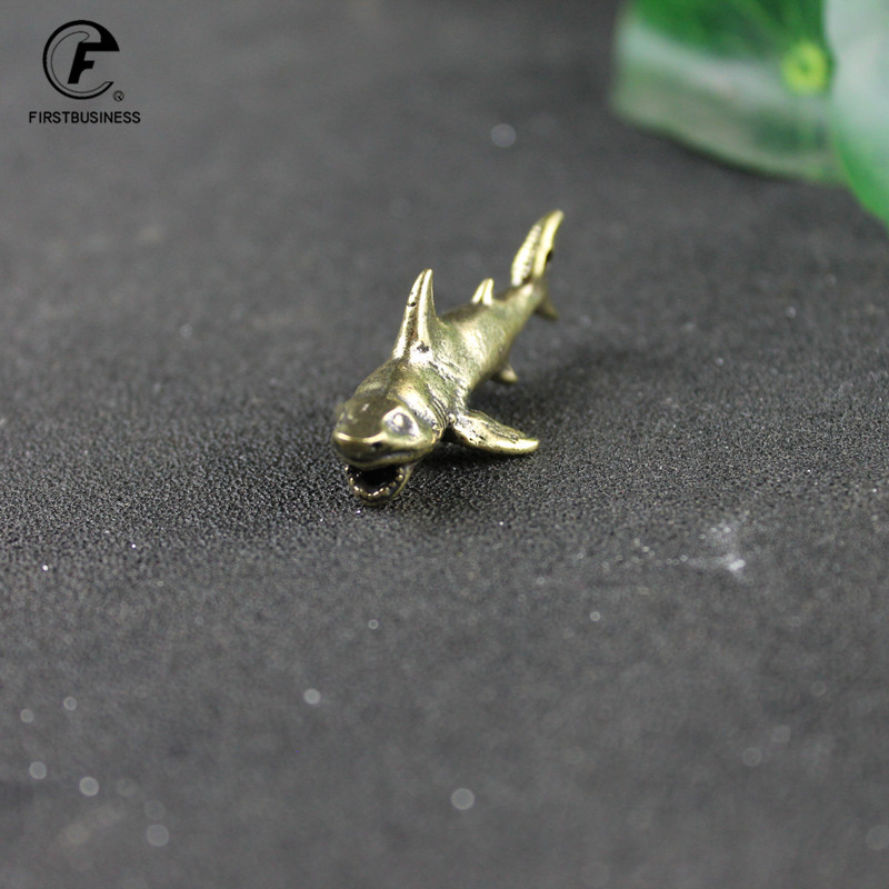 Misiņa kulons automašīnas atslēgu piekariņš haizivs dzīvnieku figūriņas Roku darbs vintage atslēgu piekariņš piekarināms rotaslietas vīriešiem sievietēm atslēgu piekariņš bērniem dāvanas