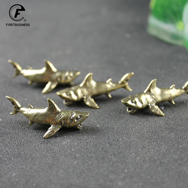 Misiņa kulons automašīnas atslēgu piekariņš haizivs dzīvnieku figūriņas Roku darbs vintage atslēgu piekariņš piekarināms rotaslietas vīriešiem sievietēm atslēgu piekariņš bērniem dāvanas