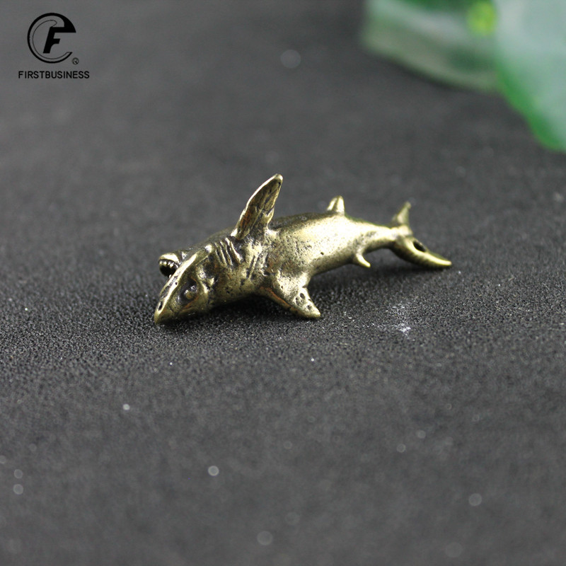 Misiņa kulons automašīnas atslēgu piekariņš haizivs dzīvnieku figūriņas Roku darbs vintage atslēgu piekariņš piekarināms rotaslietas vīriešiem sievietēm atslēgu piekariņš bērniem dāvanas