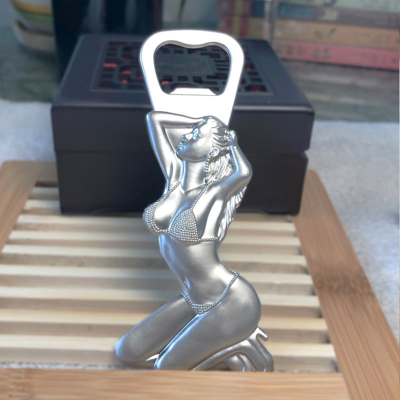 Metāla pudeļu attaisāmā forma ledusskapja magnēts bikini meitenei alus pudeļu attaisītājs Creative alus attaisāmais Spēcīgi magnētiski ledusskapja magnēti 4,3 collu