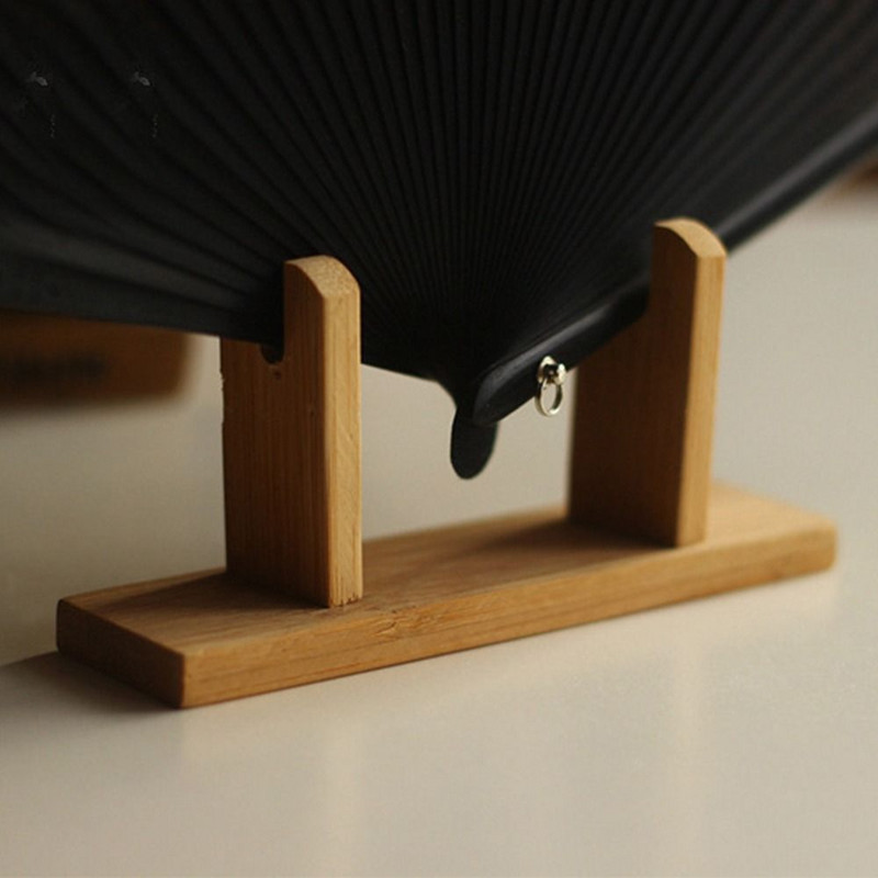 Karsts 2 sānu spraugas dizains saliekams rokas ventilatora statīvs Noderīgs bambusa displeja turētājs mājas dekorēšanai Izturīgi ķīniešu ventilatora piederumi