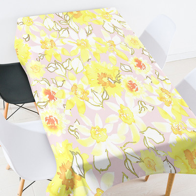 Multikas kruus jõululaudlina toa sisustus esteetiline lauakate söögilaua kate ruuduline laudlina peegel diivanilaud