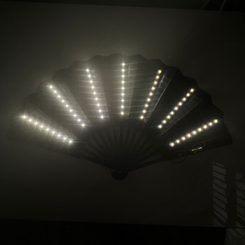 Светещ сгъваем LED вентилатор Танцуваща светлина Вентилатор Нощно шоу Хелоуин Коледен рейв фестивал Аксесоари Светещи в тъмното Парти консумативи