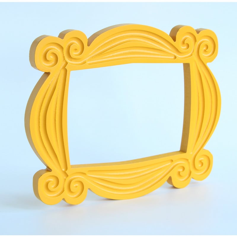 ZK30 TV Series Friends Ръчно изработена Monica рамка за врата Дървени жълти рамки за снимки Колекционерска колекция за домашен декор Косплей подарък