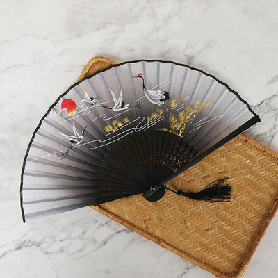 Винтидж копринен сгъваем вентилатор Ретро китайски японски бамбуков сгъваем вентилатор Танцов ръчен вентилатор Декорация на дома Орнаменти Занаятчийски подарък