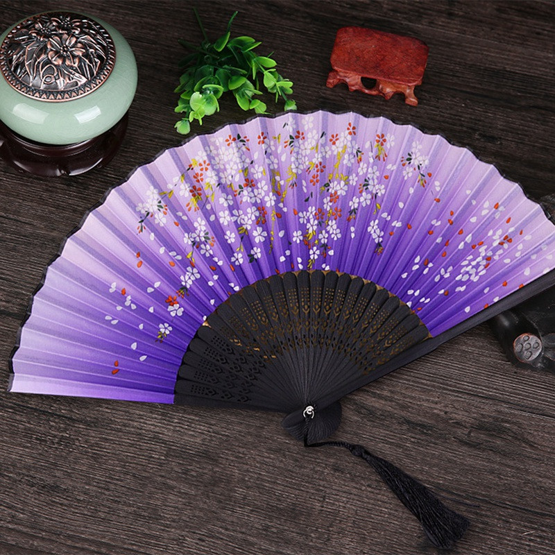 Винтидж копринен сгъваем вентилатор Ретро китайски японски бамбуков сгъваем вентилатор Танцов ръчен вентилатор Декорация на дома Орнаменти Занаятчийски подарък
