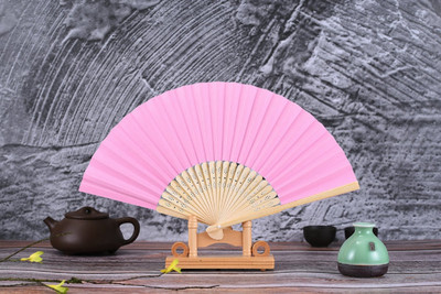 Kinietiško stiliaus graviruota vėduoklė, sulankstoma vėduoklė, 2023 m. Naujas šokių vestuvių gimtadienio vakarėlis, skirtas rankų darbo gerbėjams papuošti, dovana svečiui