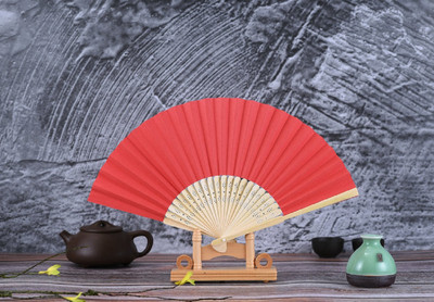 Kinietiško stiliaus graviruota vėduoklė, sulankstoma vėduoklė, 2023 m. Naujas šokių vestuvių gimtadienio vakarėlis, skirtas rankų darbo gerbėjams papuošti, dovana svečiui