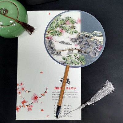 Modes ķīniešu stila koka roktura ventilatora izšuvumi puķu meitenei dāvana pārnēsājami mājas dekori Roku ventilatori Amatniecība deju ventilators