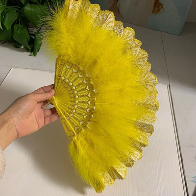 Pulmasulgedest käsitsi lehvik Käsitsi valmistatud Hispaania pitsist sulgedest lehvikud pulmapeole kingituseks Hiina luksuslik pulmakaunistus