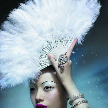 Сгъваем мек пухкав ръчен вентилатор в китайски стил Танцов мек цветен вентилатор с перце Flapper Burlesque сватбена модна рокля Хелоуин