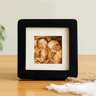 Četru dimensiju krāsu ultraskaņas attēls ar mazuļa masīvkoka biroja darbvirsmas mazu fotoattēlu rāmi, bērna augšanas rekorda foto rāmis