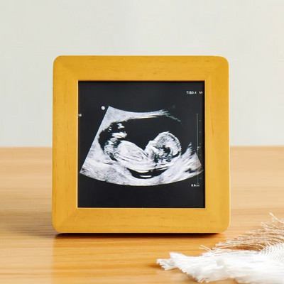 Četru dimensiju krāsu ultraskaņas attēls ar mazuļa masīvkoka biroja darbvirsmas mazu fotoattēlu rāmi, bērna augšanas rekorda foto rāmis