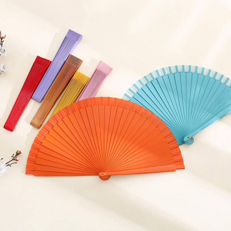 Kiváló összecsukható ventilátor, hosszan tartó kézi ventilátor, sima nyitás/zárás faszárú klasszikus táncos rajongói bemutató kellékek